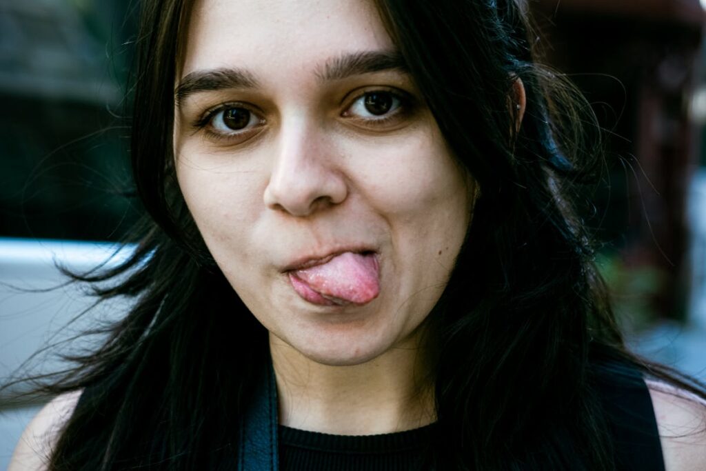 タングスクレーパー 舌磨き きれいな女性